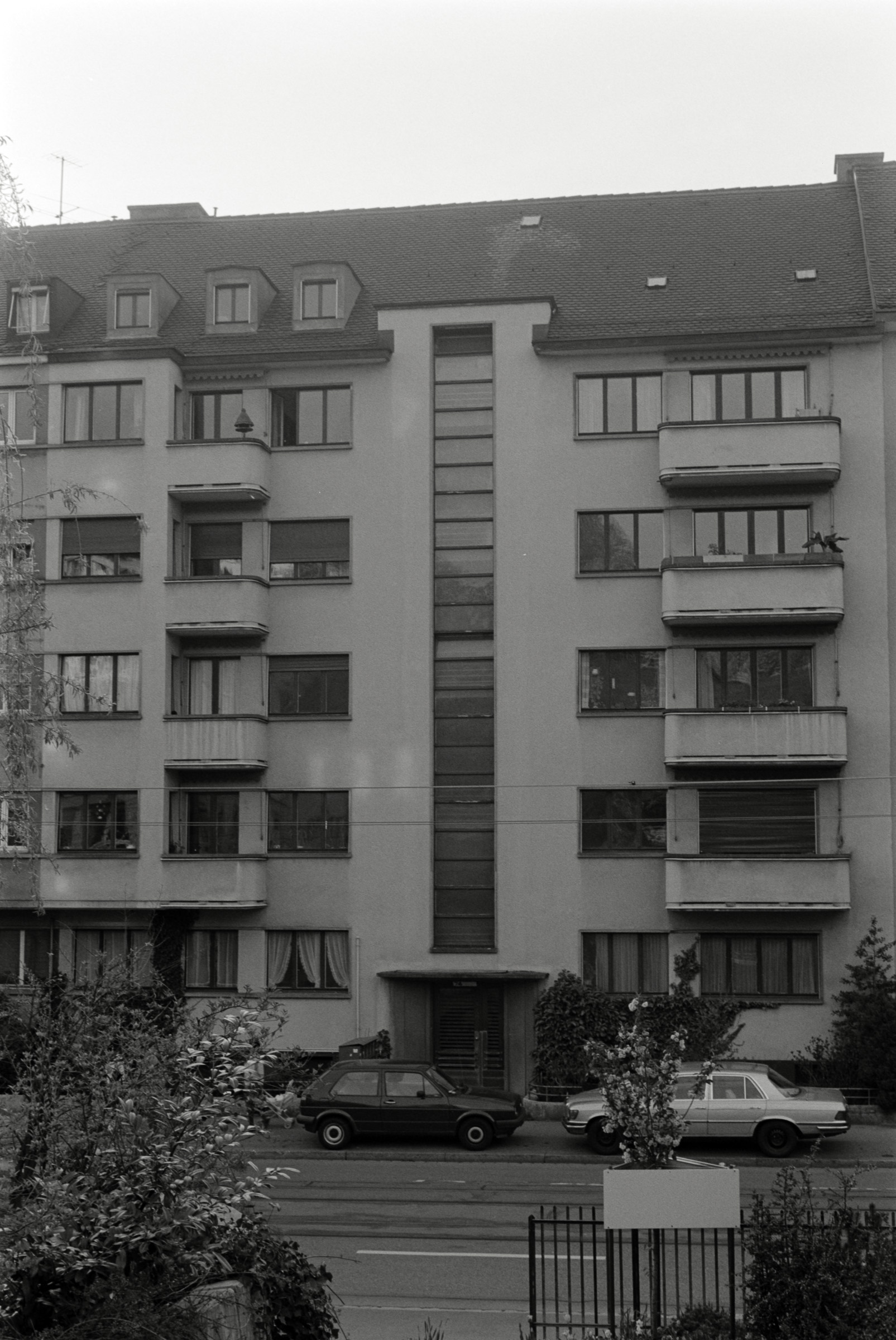 AHP F1993 04 002 sc240903 img33 NLP